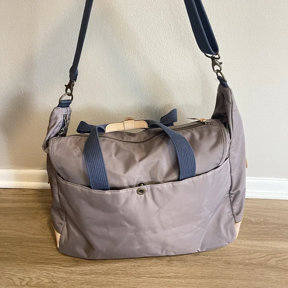 Timbuk2 Grey Zip Duffle Weekender Bag Leather Crossbody Strap Overnight Travel
